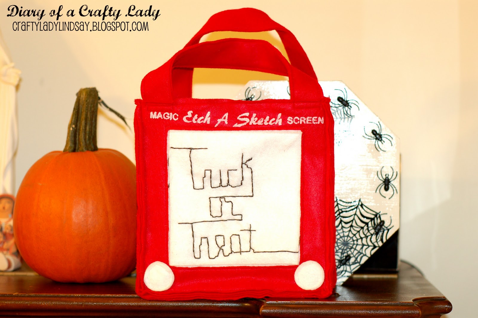 Diary of a Crafty Lady: Felt Trick-or-Treat Bag - Etch A Sketch!